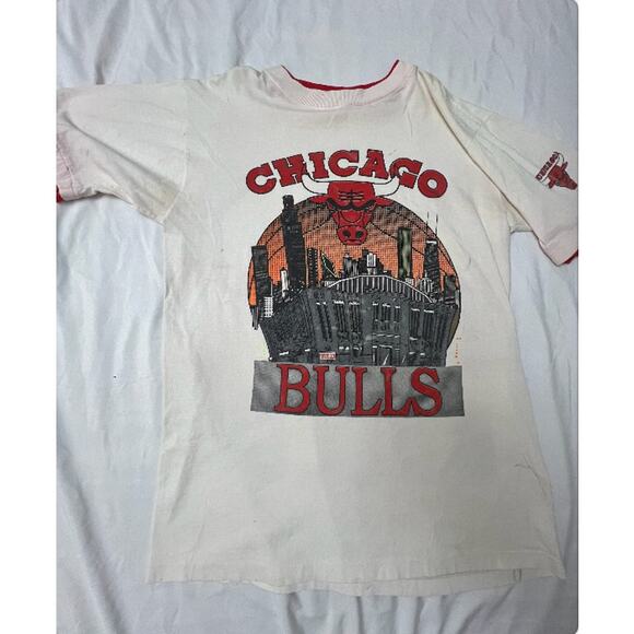 Vintage Chicago Bulls Skyline Tee – Runner Boy  – 90s Style - Picture 1 of 3
